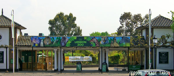 entrance to zoo